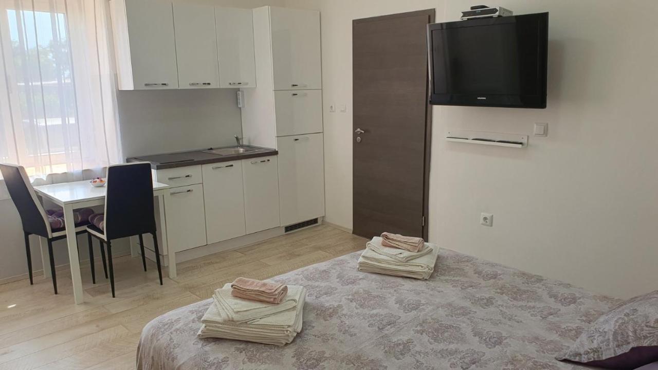 Apartments Vera Барбарига Екстериор снимка