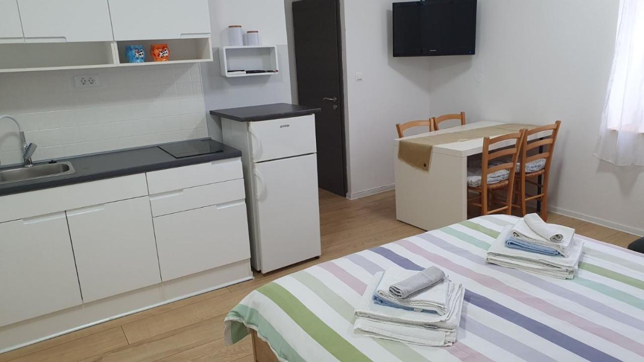 Apartments Vera Барбарига Екстериор снимка